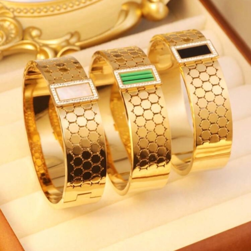 Stainless steel honeycomb bangle with white pearl details